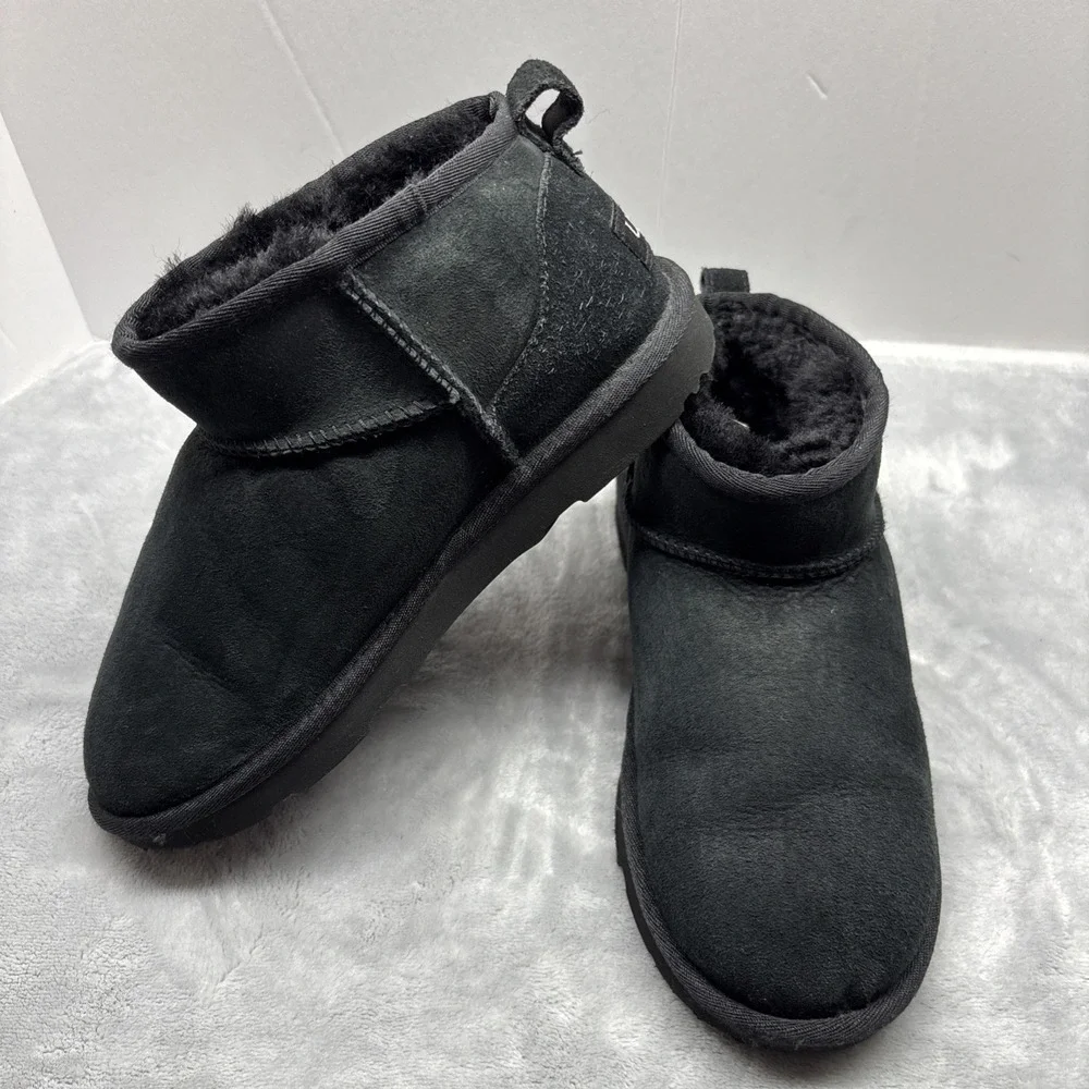 UGG Classic Mini II Women's Boots - Black, US 6